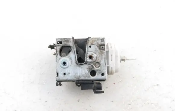 Audi A4 S4 B5 8D Front door lock 8D1837016A