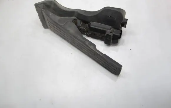 Volkswagen PASSAT B6 Accelerator throttle pedal 1K1721503L 6PV00860000 033808
