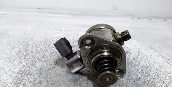 BMW X6 E71 Fuel injection high pressure pump 0261520048 1000774495 759535001