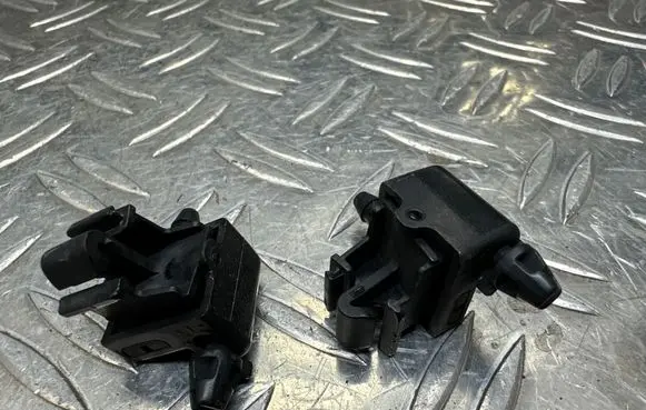 Citroen C4 II Picasso Windshield washer spray nozzle 