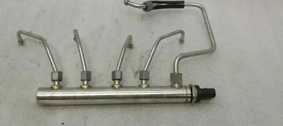 BMW 5 F10 F11 Fuel main line pipe 7585411