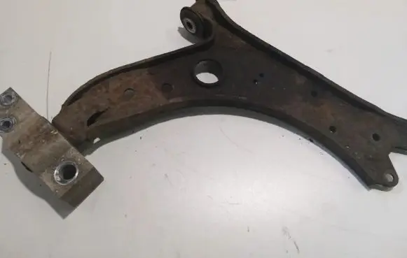 Skoda Octavia Mk2 (1Z) Front lower control arm/wishbone