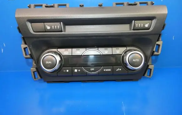 Mazda 3 II Climate control unit B45D61190A