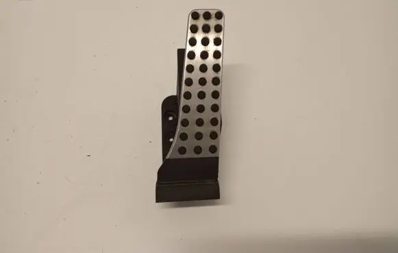 Accelerator throttle pedal