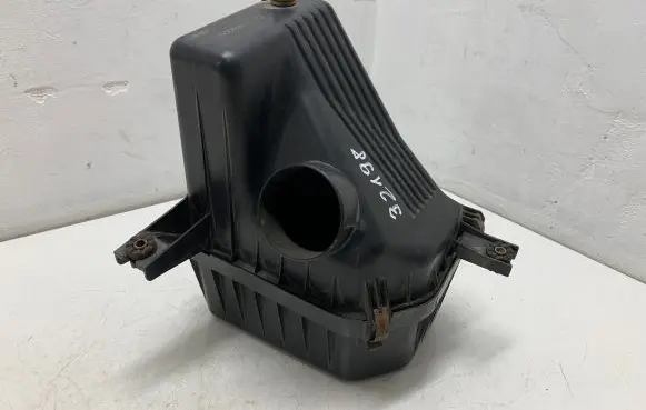 Suzuki Grand Vitara II Air filter box 67JA01