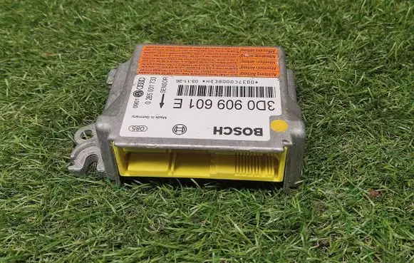 Volkswagen Touareg I Airbag control unit/module 3D0909601E 0285001733