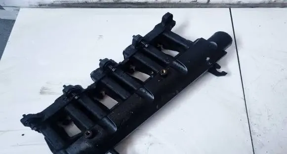 Ford Mondeo Mk III Intake manifold 2S7Q9424AF