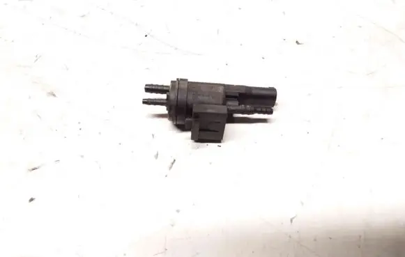 Mercedes-Benz E W211 Vacuum valve 0025401497