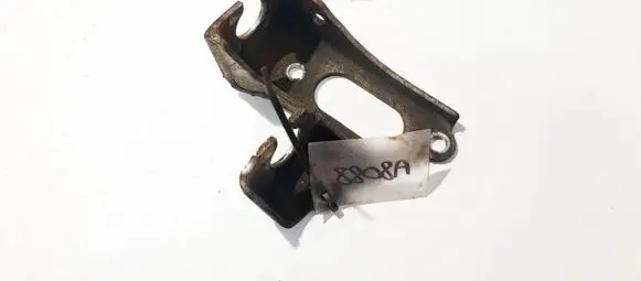 Engine mounting bracket