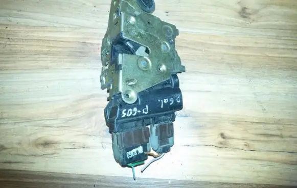 Peugeot 605 Rear door lock