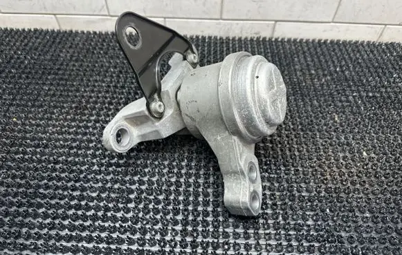 Engine mount bracket