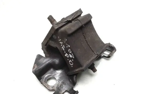 Nissan Pathfinder R51 Engine mount bracket