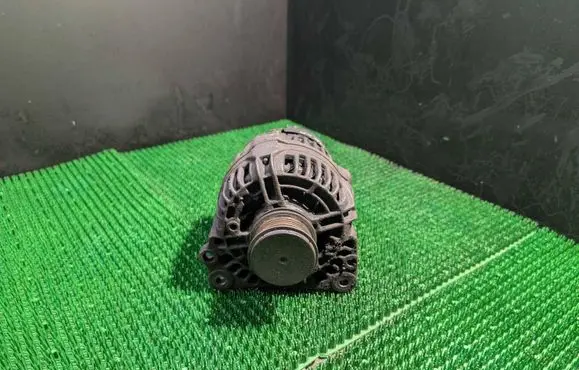 Volkswagen Golf IV Generator/alternator 038903023K
