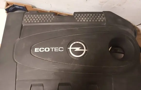 Opel Astra J Engine cover (trim)