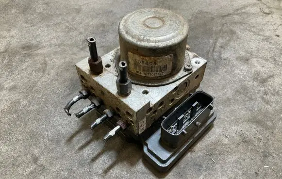 Nissan X-Trail T31 ABS Pump TD8405 83060537