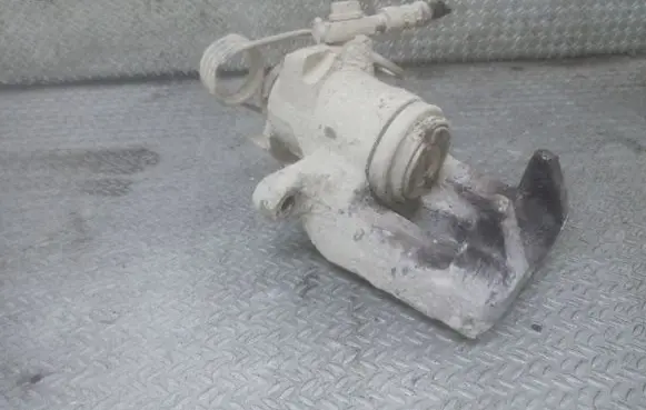 Volkswagen PASSAT B5 Rear brake caliper