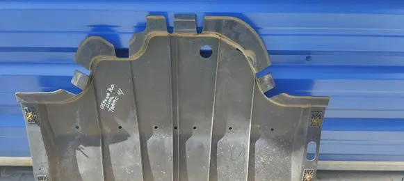 Renault Trafic III (X82) Engine splash shield/under tray 758905960R 8684381 8684401
