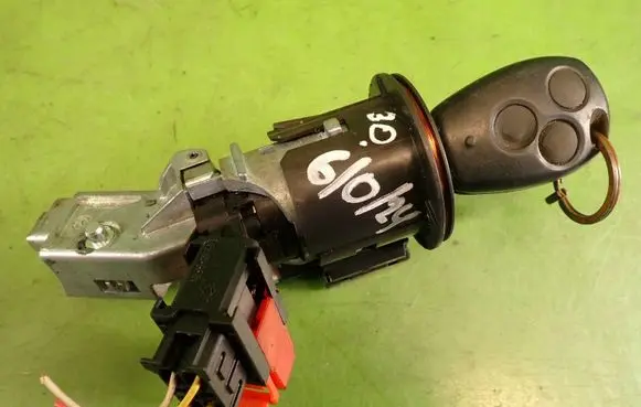 Renault Clio III Ignition lock 8200214173D