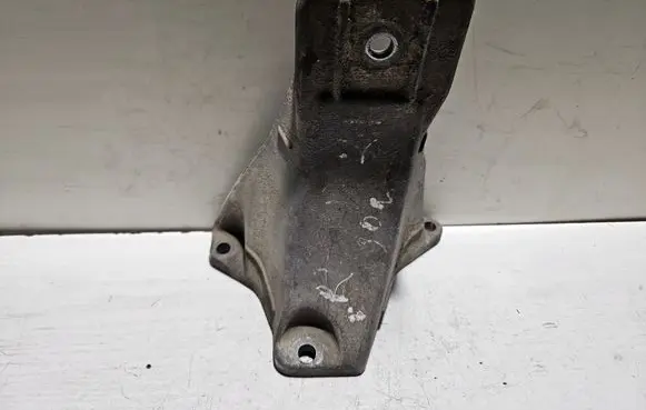 Renault 21 Gearbox mounting bracket 
