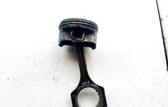 Hyundai Sonata Piston with connecting rod