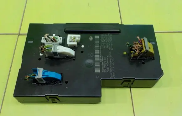 Mercedes-Benz E W212 Fuse box set 2129060805