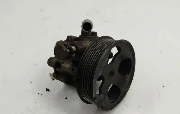 Land Rover Discovery 3 - LR3 Power steering pump QVB500400