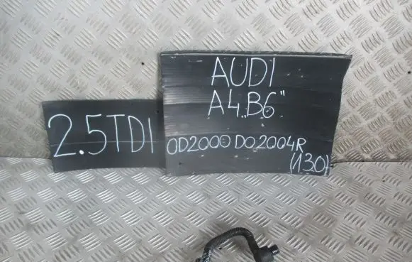 Audi A4 S4 B6 8E 8H Breather hose/pipe 