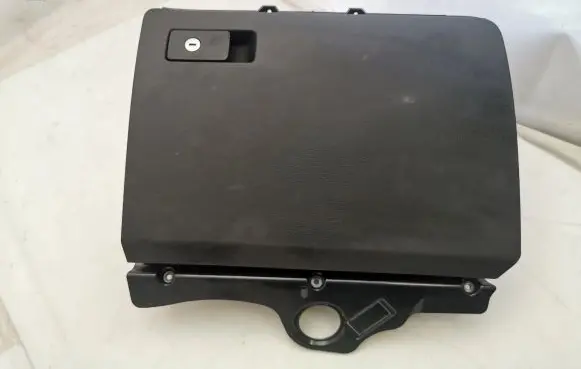 Volkswagen PASSAT B7 Glove box