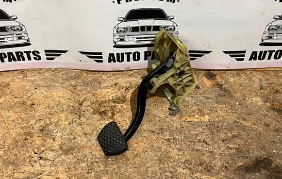 BMW X1 F48 F49 Clutch pedal 6759947
