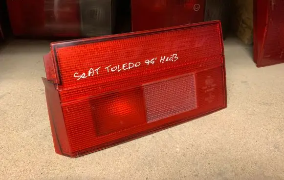 Seat Toledo I (1L) Tailgate rear/tail lights 961604
