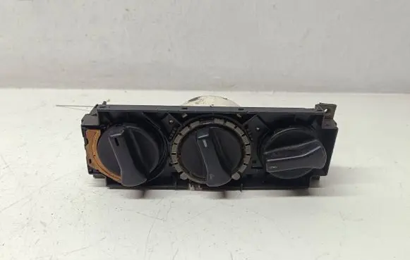Volkswagen PASSAT B4 Climate control unit 357819045 6204E1