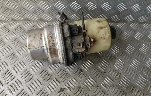 Volkswagen Polo IV 9N3 Power steering pump