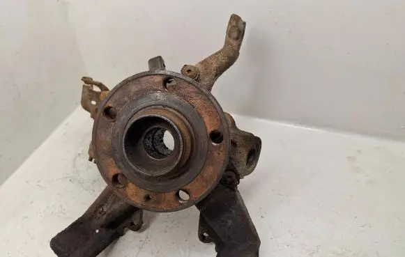 Volkswagen Caddy Front wheel hub