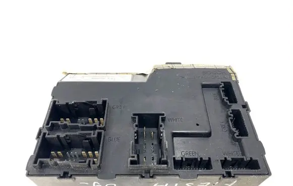 Ford Fiesta Comfort/convenience module 8V5115K600 030067384602