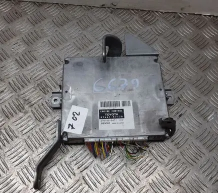 Toyota Prius (XW20) Engine control unit/module 8966147120 2751005471
