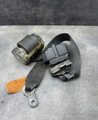 BMW 5 E39 Front seatbelt 566172601 053702