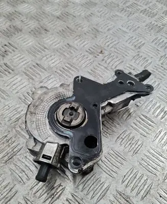 Volkswagen PASSAT B6 Vacuum pump