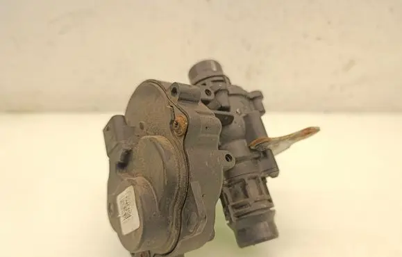 Alfa Romeo Stelvio Water pump 04893691AB