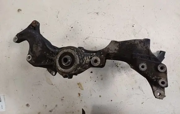 Volkswagen PASSAT B5 Generator/alternator bracket 058145523B