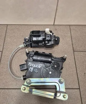 Hyundai Tucson TL Tailgate/trunk/boot lock/catch/latch 81230D3100