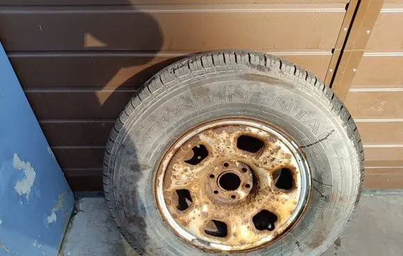 Nissan Navara D40 R16 spare wheel 