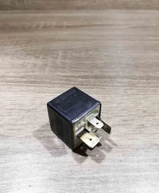 Audi A6 S6 C4 4A Other relay 443951253S 899556 217