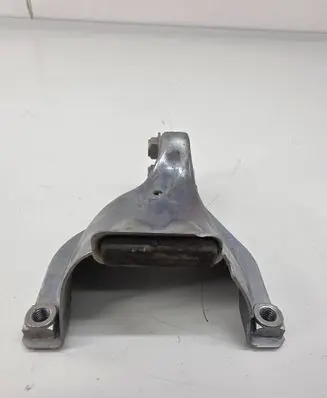 Engine mounting bracket