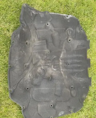 Engine bonnet/hood sound/heat insulation