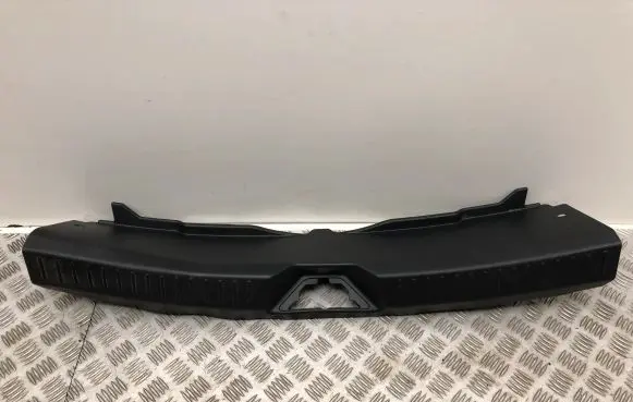 Mazda 3 III Trunk/boot sill cover protection BHN96889X