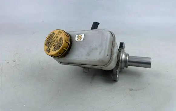 Subaru Forester SJ Master brake cylinder