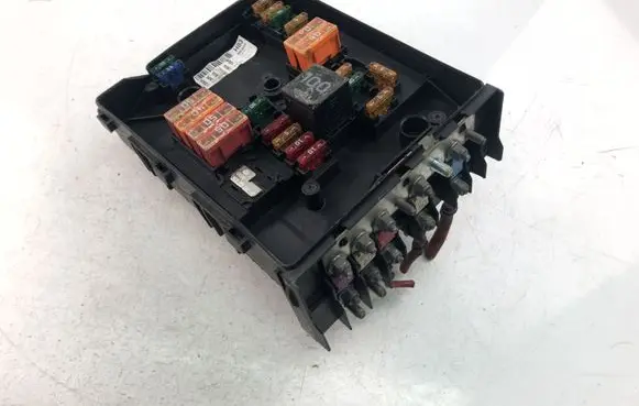 Volkswagen Golf V Fuse box set 1K0937125