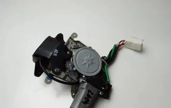 Loading door lock