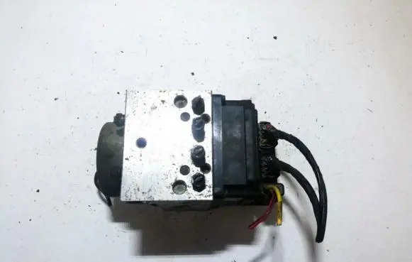 Nissan X-Trail T30 ABS Pump 47600ar005 td8209