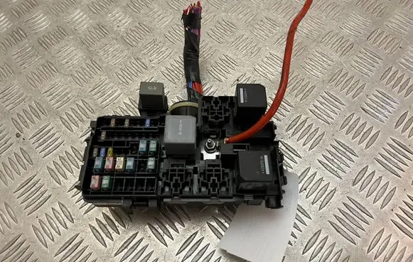 Volvo XC90 Fuse module 31384034